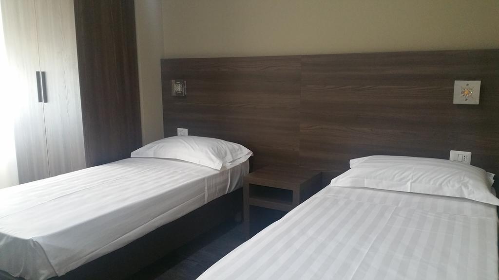 Hotel Hll Lungolago