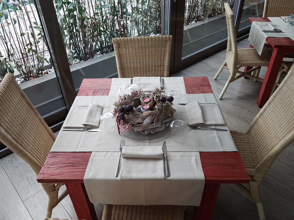 Hll Lungolago Hotel